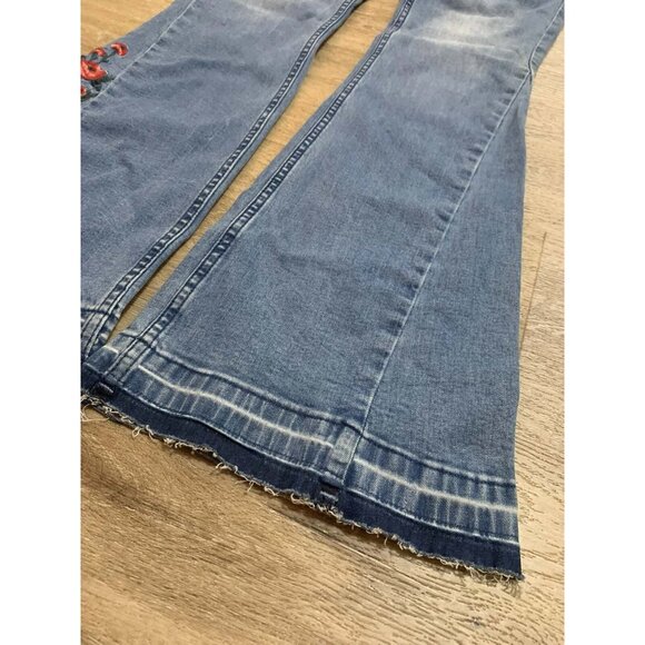 Umgee Women's Midrise Roses Embroidered Flare Jeans 3091 NEW - Picture 4 of 4